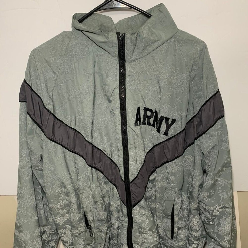 US Army IPFU Reflective Mens M Medium Regular PT Physical Fitness Gray Jacket